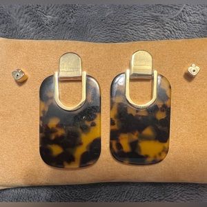 Tortoise like earrings pierced